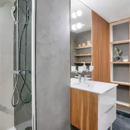 Beautiful 3 Bedrooms Near Eiffel Tower דירה *
