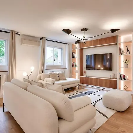 Beautiful 3 Bedrooms Near Eiffel Tower Апартаменты *