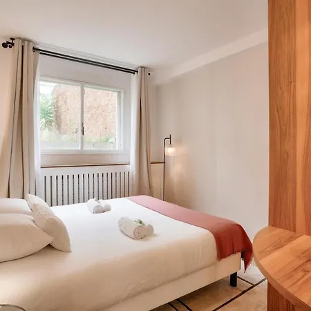 Апартаменты Beautiful 3 Bedrooms Near Eiffel Tower Париж