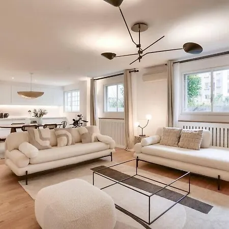 Апартаменты Beautiful 3 Bedrooms Near Eiffel Tower Париж